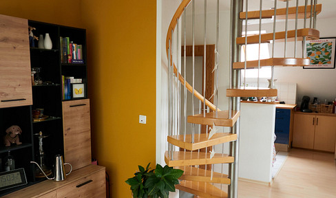 Living with a special ambiance: 3.5-room maisonette apartment.