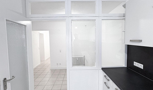 Spacious 4.5-room apartment | 92 m² | New kitchen and bathroom | 2 balconies | Garage.