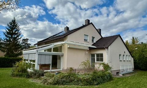 Traumhaftes Einfamilienhaus in Grossschwarzenlohe