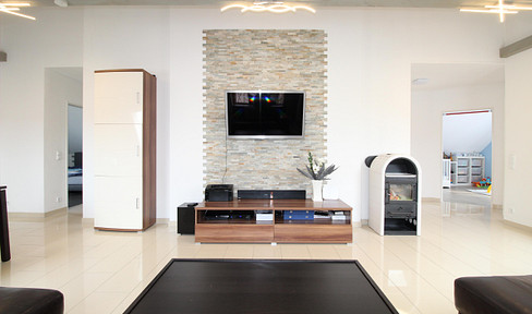 Bright apartment with a fireplace, built-in kitchen, balconies, and two bathrooms with natural light.