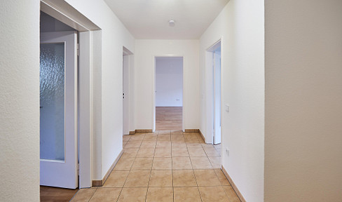 Helle 3 Zimmer am Waldstreifen — Balkon, TG-Stellplatz