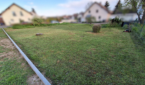 Sunny building plot, 517 m², fully developed.