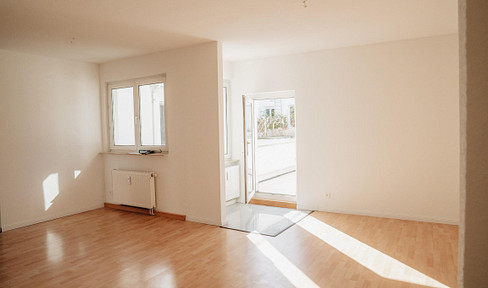 Newly renovated, bright 3-room apartment with a large terrace in Bingen - no commission fees.