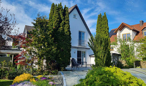 Großzügiges Einfamilienhaus mit wunderschönem Garten