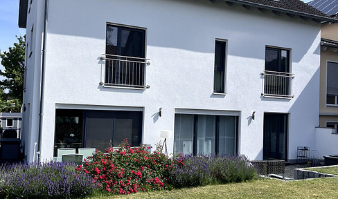 Bright and airy family home with a south-facing garden, located in a quiet area.