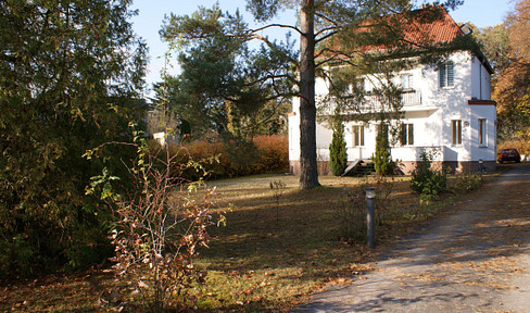 RESIDENTIAL BUILDING PLOT for 737.25 m², with approved building area / usable area, including existing structures, located near TESLA.