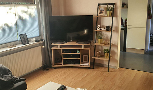 Ruhige kleine 2-Zimmerwohnung im Erdgeschoss mit Stellplatz und Gartenanteil