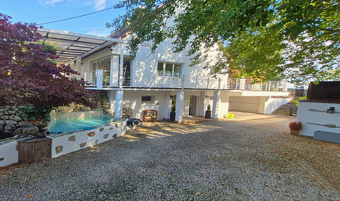 Mediterrane Landhaus-Villa mit Traumgarten