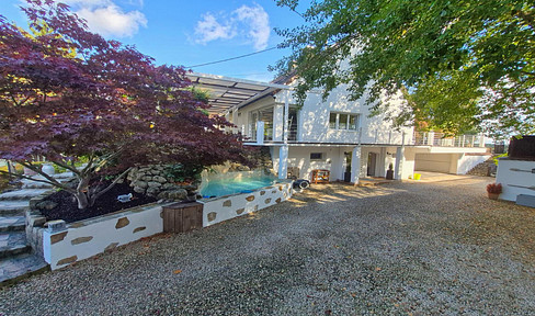 Mediterrane Landhaus-Villa mit Traumgarten