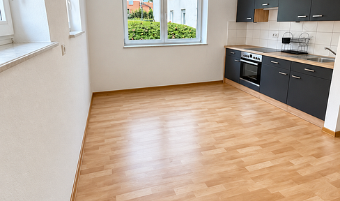 Bright 2-room apartment - accessible with elevator.