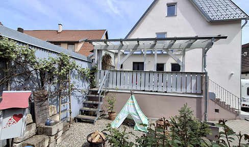 Charming half-detached house with exposed timber framing in Bonlanden, Filderstadt, available at the price of a condominium.