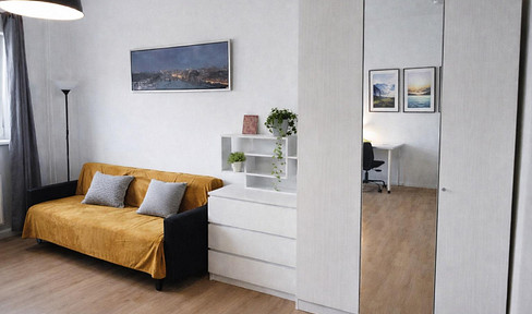 No agency fees: 1-room apartment, 37 square meters, available immediately, located in the Stephankiez neighborhood, Moabit.