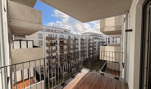Brand new apartment: Bright, spacious 3-room apartment with balcony and loggia.