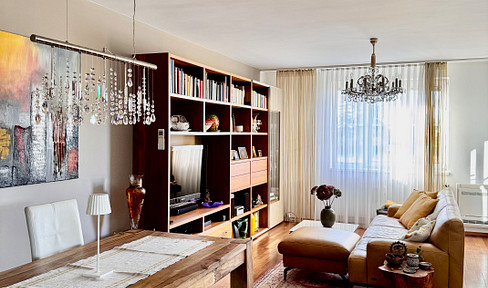 Stylish living near Loba, with a green view: 4-room apartment with air conditioning, west-facing balcony, and underground parking.