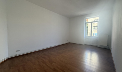 Central 3-room apartment in Nordend, with fitted kitchen and daylight bathroom.