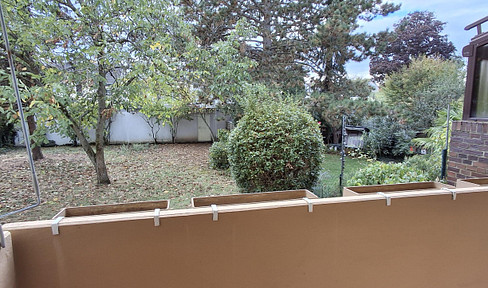 Two-room apartment on the ground floor, without any brokerage fees, featuring a balcony, parking space, and located in a quiet residential area. No real estate agent involved.