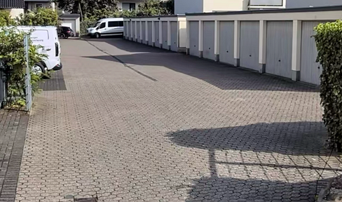 Single garage in Cologne Porz (Lind) - Well-maintained, dry, and clean.