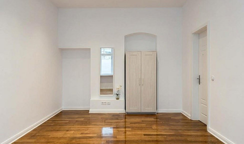 Old building, 2 rooms + basement - 98 m² office/practice/vacation apartment.