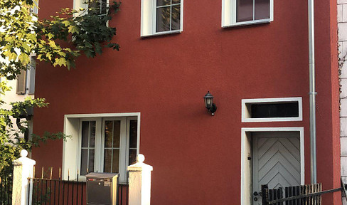 Detached house in the Heidingsfeld district of Würzburg, available for immediate occupancy.