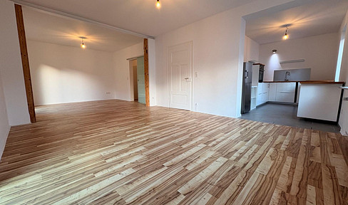 2-room apartment with a private garden and fitted kitchen in Großen-Buseck.