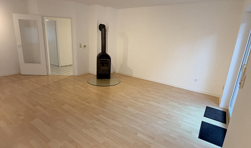 On the first floor, with a terrace and small garden, there are 3 rooms (living room, bedroom, kitchen), a fitted kitchen, a utility room, a washing machine and dryer, a fireplace, and a carport with charging station for electric vehicles.