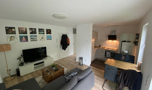 Well-maintained 2-room apartment in the city center of Paderborn, featuring a balcony, elevator, and parking space.