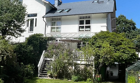 Jugendstil trifft Zukunft: Grosszügige Villenhälfte m. Garten in HH-Blankenese