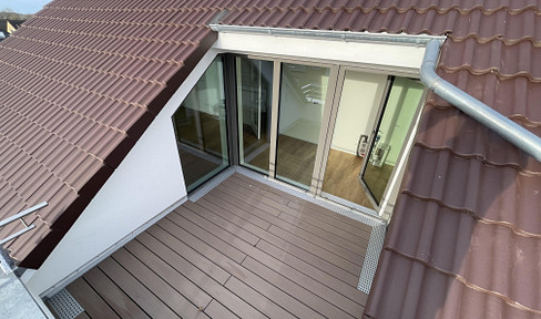 Kernsanierte Dachgeschosswohnung mit Dachterrasse