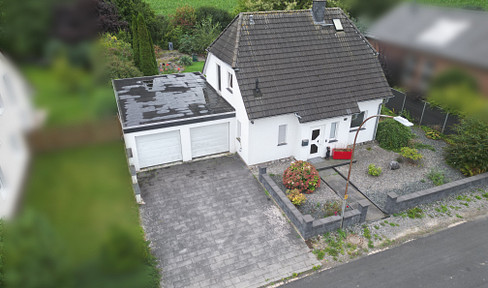 Einfamilienhaus am Feldrand mit Doppelgarage & großem Garten