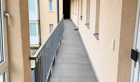 2-room apartment near the "Plärrer" (fitted kitchen, storage room, and parking space).