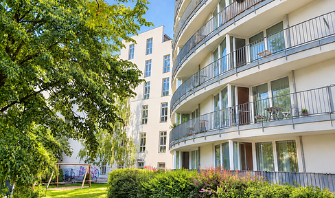 MITTE-MITTE von Privat mit Balkon zentral ruhig und grün