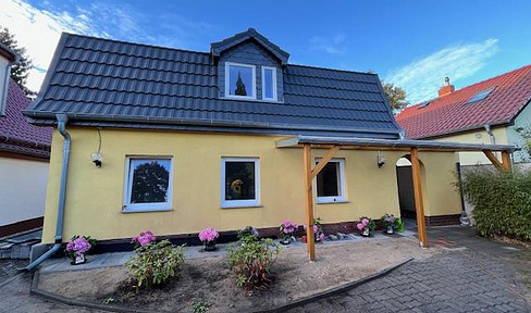 Family home with a large plot of land, located in the desirable area of Berlin-Adlershof.