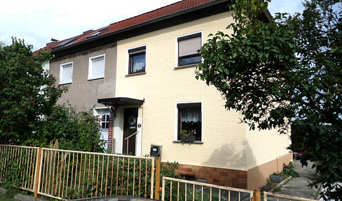 Own home for couples and small families: garden, fitted kitchen, and solar power storage.