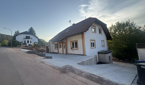 Einfamilienhaus mit unverbaubarem Blick und Einliegerwohnung