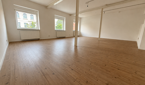 Newly renovated 2-room apartment with high ceilings and a spacious living area in Aßlar – 66 m².