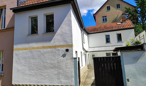 Beautiful living near the park in Weimar - Buy a house in the Parkvorstadt district.
