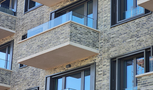 Brand new 2-room apartment for rent, located on the Rhine promenade in the Mainz Zollhafen district.
