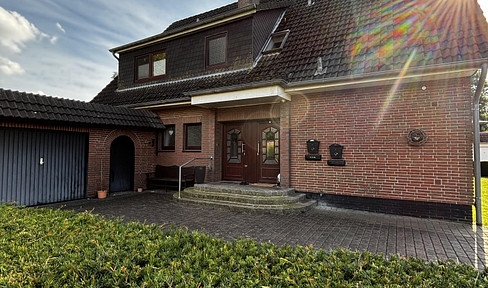 Beautiful two-family house with a rented attic apartment in Burweg-Bossel.