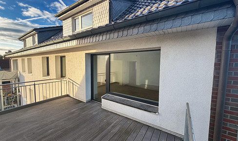 Newly renovated 3.5-room apartment with a south-facing rooftop terrace.