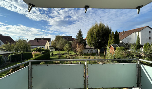 Well-maintained 3-room apartment with a balcony.