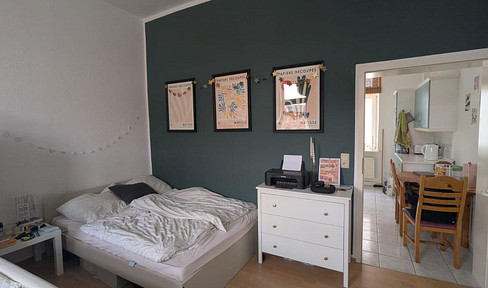 Large, one-bedroom apartment, centrally located on the 1st floor (building 5).