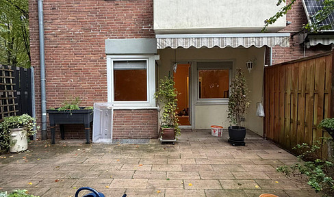 2-room ground floor apartment near the S-Bahn, with its own garden, balcony, and fitted kitchen | Available to move in after renovation.