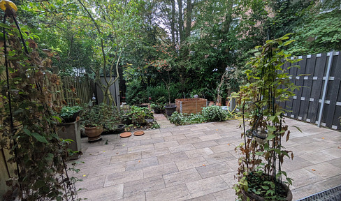 2-room ground floor apartment near the S-Bahn, with its own garden, balcony, and fitted kitchen | Available to move in after renovation.