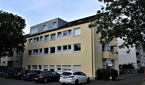 Longerich: 2-room apartment with kitchen, hallway, bathroom, and balcony.