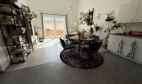 Schöne, sonnige 2-Zimmer-Dachgeschosswohnung