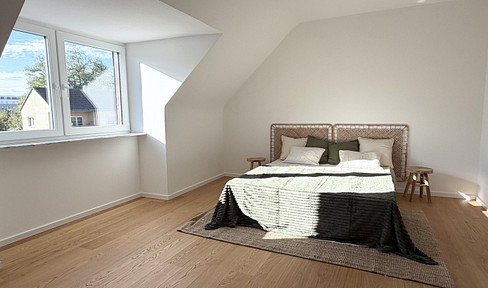 High-quality 3-room penthouse apartment, plus potential for expansion in the attic space, and 2 garages.