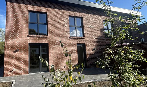 Exclusive newly built semi-detached house with 150 square meters, high-quality finishes, and a large garden.