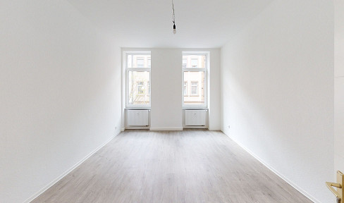 Modernized 3-room apartment in a historic building, with a French balcony, located in the heart of Jungbusch.