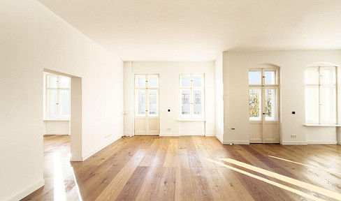 Erstbezug nach Sanierung | loftartiger Altbau | oberstes Geschoss | Balkon | Loggia | EBK | Garage