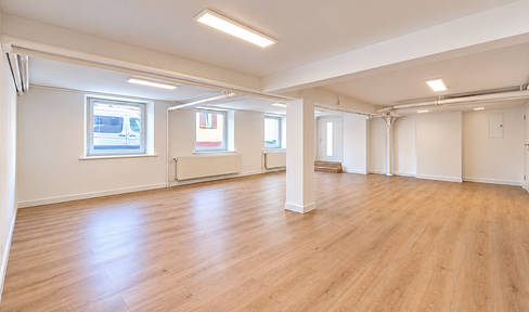 110 m² in Weingarten – Commercial space with a loft-like feel | Suitable for a medical practice, office, or loft apartment.